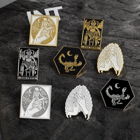 Gothische Emaille Brosche Pin Set Legierung Skelett Skorpion Teufel Tarot Design Geheimnisvolle Dunkle Stil Mode Schmuck Geschenk