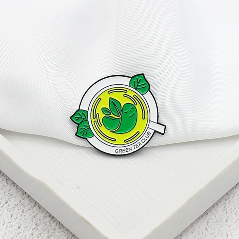 Épinglette en Émail Green Tea Club Mignonne Broche en Alliage Tasse à Thé Cartoon Badge Feuille Souriante pour Sac à Dos