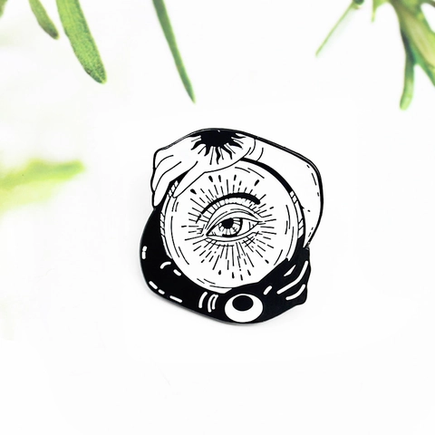 Broche en Émail Mystique Occulte Oeil de la Providence Main Boule de Cristal Alliage Noir Blanc Badge Pour Vêtements
