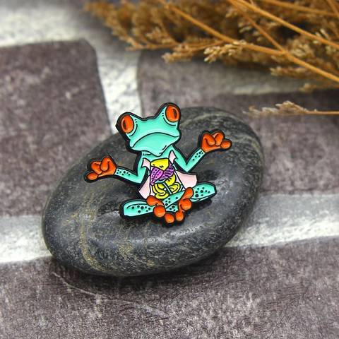 Broche Créative en Alliage d'Émail Animal de Dessin Animé Grenouille Méditante Crocodile Souriant Badge Pin Mode Homme Femme