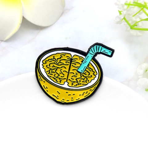 Spilla Smalto Creativa Lega Design Bevanda Cervello Giallo Con Cannuccia Per Vestiti Zaino Distintivo Divertente Gioielli Universali