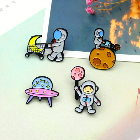 Cartoon Astronaut UFO Emaille Brosche Pin Legierung Weltraum Mond Stern Abzeichen Für Kleidung Rucksack Dekoration Schmuck