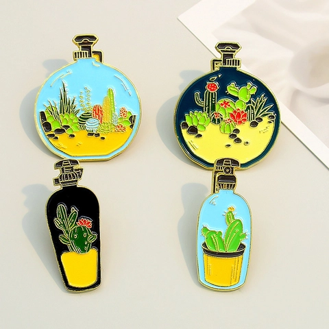 Spilla in Lega Smaltata Creativa con Cactus Succulente Bottiglia di Profumo Botanica Distintivo per Donna Uomo Giacca di Jeans Zaino Gioielli