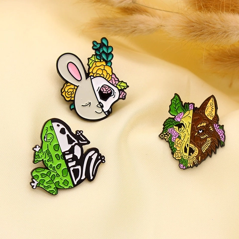 Halloween Animal Social Party Skeleton Rabbit Frog Wolf Enamel Brooch Pin Set Creative Floral Anatomy Badges Jewelry