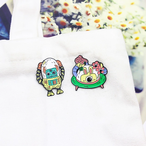 Creative Cartoon Enamel Brooches Alloy Robot Rabbit Spaceship Pins For Backpack Clothes Decoration Cute Jewelry Gift For Kids