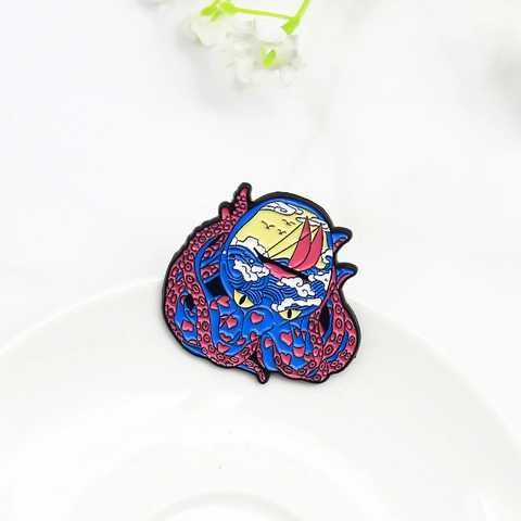 Kreative Ozean Oktopus Emaille Brosche Pin Cartoon Legierung Revers Pin Mit Roten Segel Sonnenuntergang Meer Szene Für Damen Herren