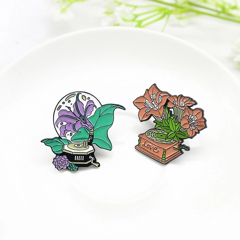 Vintage Creative Alloy Lily Gramophone Enamel Brooch Pin Retro Floral Record Player Badge Jewelry Gift For Women