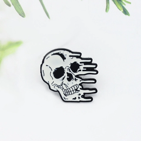 Punk Melting Skull Enamel Brooch Pin Gothic Streetwear Alloy Badge Fashion Jewelry Accessories For Men Women Black White Pin