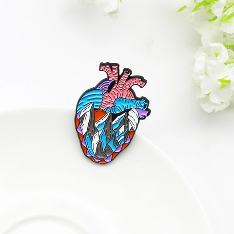 Spilla Artistica a Forma di Cuore Anatomico in Lega Smalto Colorato Design Iceberg Montagna per Uomo Donna Gioielli