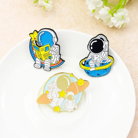 Broche en Émail Aventure Univers Astronaute de Dessin Animé Alliage Espace Planète Étoile Badge Bijoux de Mode Créatifs pour Sac Veste