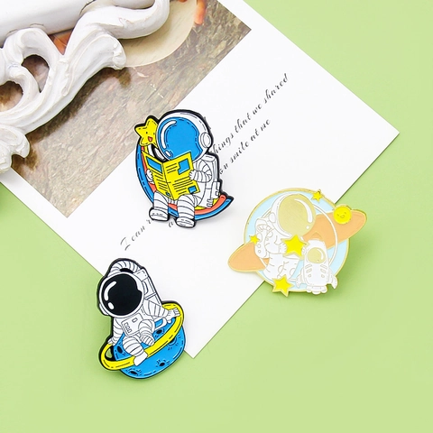 Broche en Émail Aventure Univers Astronaute de Dessin Animé Alliage Espace Planète Étoile Badge Bijoux de Mode Créatifs pour Sac Veste