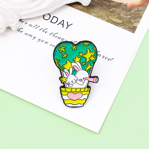 Broche Lapin Dessin Animé Sur Montgolfière En Cœur Alliage Émail Mou Badge Étoilé Multicolore Pin Bijou Cadeau Pour Femmes Enfants