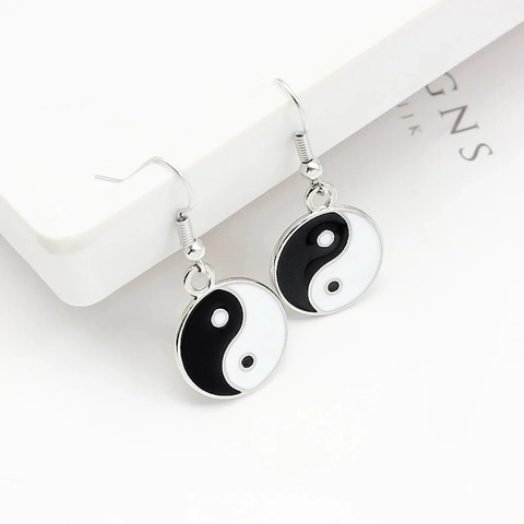 Kreative Tai Chi Yin Yang Legierung Ohrhänger Für Damen Minimalistische Schwarz Weiße Emaille Runde Tropfenohrringe Modeschmuck Geschenk