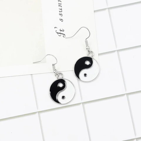 Kreative Tai Chi Yin Yang Legierung Ohrhänger Für Damen Minimalistische Schwarz Weiße Emaille Runde Tropfenohrringe Modeschmuck Geschenk