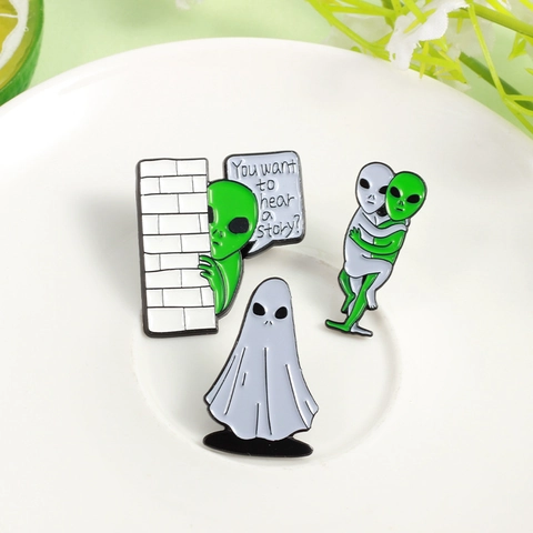 Cartoon Alien Ghost Pattern Enamel Brooch Pin Alloy Lacquer Lapel Pins For Clothing Bags Backpacks Fashion Jewelry Accessories