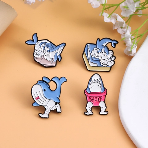 Kreative Cartoon Ozean Tier Emaille Pin Zinklegierung Humorvoll Wal Hai Revers Abzeichen Für Rucksack Kleidung Dekoration Unisex Schmuck