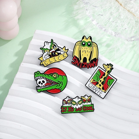 Cartoon Tier Emaille Pin Zinklegierung Giraffe Krokodil Eule Fledermaus Kreative Brosche Für Kleidung Taschen Rucksack Deko Zubehör