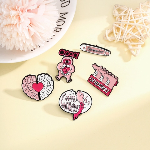 Épingles en Émail Rose Amusantes Cerveau Cœur Crocodile Monstre Œuf Cassé Alliage de Zinc Broche Badge Pour Vêtements Sacs
