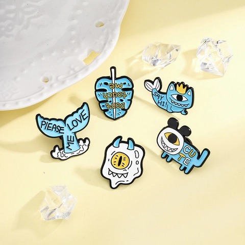 Cartoon Monster Emaille Pin Niedlich Einäugig Tier Blatt Walschwanz Legierung Revers Abzeichen Für Rucksack Kleidung Dekoration