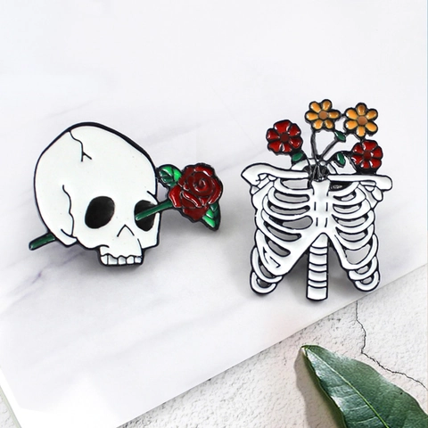 Lot de Broches en Émail Punk Gothique Crâne de Squelette Avec Rose et Fleurs de Cage Thoracique Badges en Alliage de Zinc pour Sac à Dos Veste