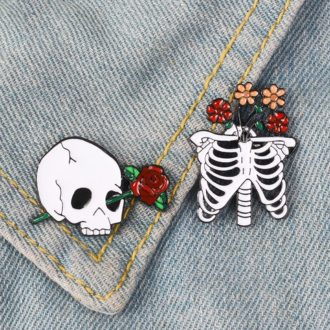 Lot de Broches en Émail Punk Gothique Crâne de Squelette Avec Rose et Fleurs de Cage Thoracique Badges en Alliage de Zinc pour Sac à Dos Veste