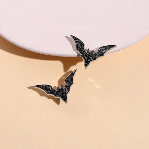 Spilla in Smalto a Forma di Pipistrello Gotico in Lega di Zinco Forma Animale Gioielli Nero Argento per Accessorio Festa di Halloween Uomo Donna