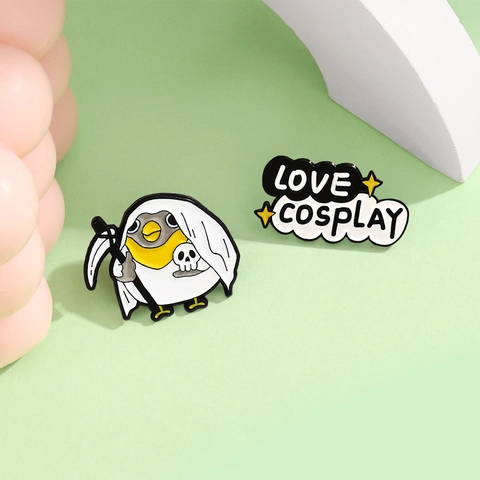 Broches en Émail Dessin Animé Créatif Manchot Pirate Oiseau Faucheur Livres Love Cosplay Pin en Alliage de Zinc Bijoux