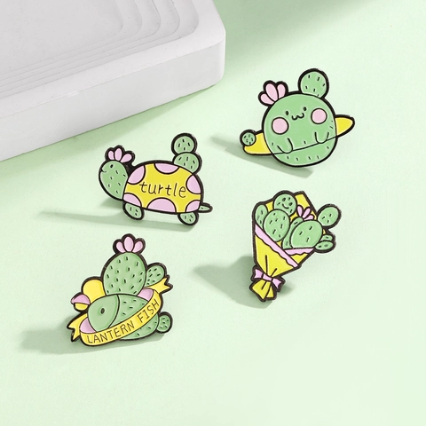 Simpatica Spilla in Smalto a Forma di Cactus in Lega Laccata Creativa Tartaruga Pesce Lanterna Fiore Distintivo Gioielli per Vestiti Zaino Decorazione
