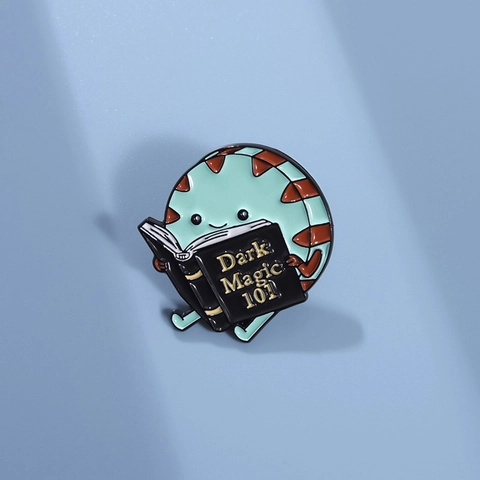 Lustige Cartoon Pfefferminz Liest Dark Magic Buch Emaille Pin Süße Zinklegierung Brosche Abzeichen Für Taschen Kleidung