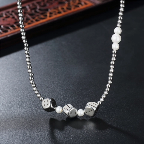 Collar Con Colgante de Dados Hip Hop de Acero de Titanio Perlas Artificiales Cadena de Estilo Callejero Asimétrica Para Hombre Mujer Joyería