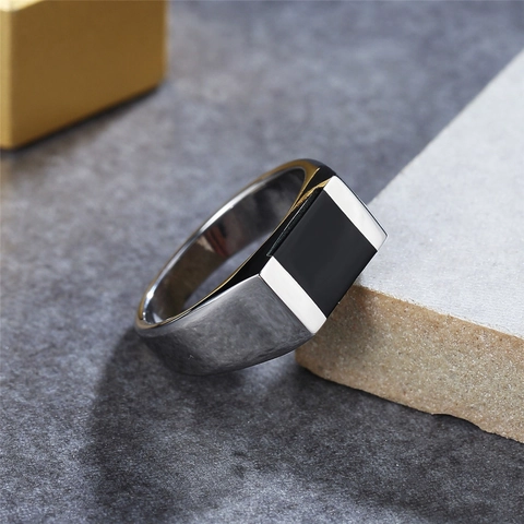 Anello con Sigillo in Acciaio al Titanio Minimalista per Uomo Donna Con Intarsio Rettangolare in Smalto Nero Gioielli Geometrici Lucidi