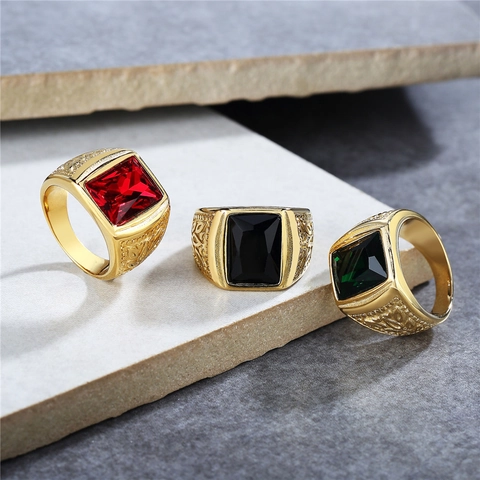 Anillo Vintage para Hombre de Acero de Titanio Chapado en Oro Zirconia Cúbica Rectangular Colorida Banda Grabada en Relieve