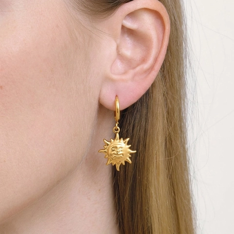 Retro Sun Face Pendant Hoop Earrings 18K Gold Plated 304 Stainless Steel Hypoallergenic Vintage Jewelry For Women
