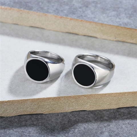 Anello con Sigillo da Uomo in Acciaio al Titanio Minimalista Circolare Smalto Nero Lucido Spazzolato Gioielli Punk per Uso Quotidiano