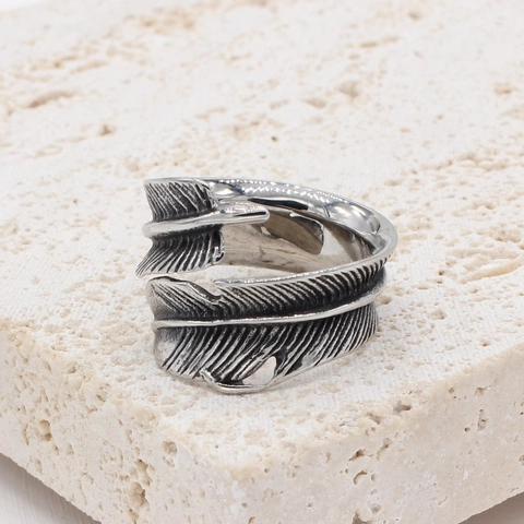 Anello Aperto a Piuma in Acciaio Inossidabile Vintage per Uomo Anello Biker in Acciaio al Titanio Ossidato Retro Gioielli da Dito Stile Punk