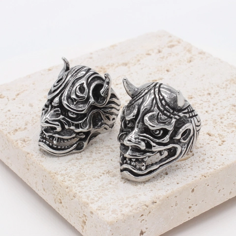 Bague Crâne Masque Hannya en Acier Titane Vintage pour Hommes Bague de Doigt Rétro Oxydée Punk Gothique Style Japonais Bijoux