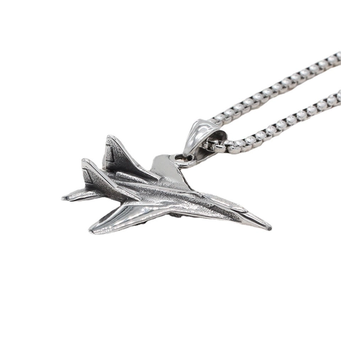 Pendentif Avion de Chasse en Acier Titane Argent Antique Rétro Accessoire de Style Militaire pour Bijoux Homme