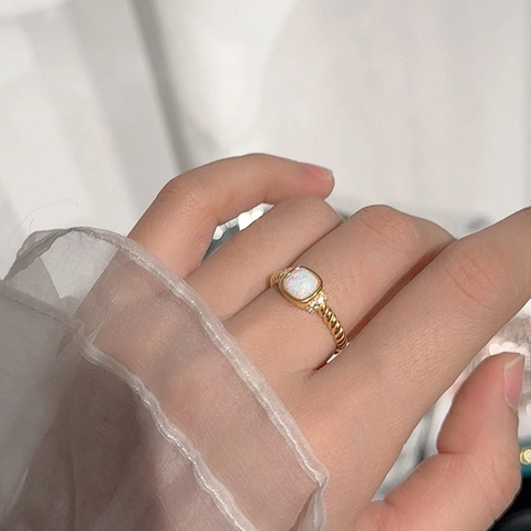 Anillo Abierto de Plata de Ley 925 Chapado en Oro de 18K Vintage Cuadrado Ópalo Azul Blanco Cuerda Retorcida Zirconia Mujer