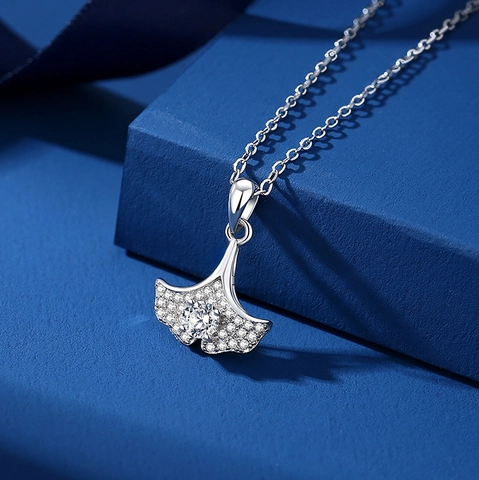 Collier Pendentif Feuille de Ginkgo en Argent Sterling S925 Brillant Forme d'Éventail Moissanite Zircone Bijoux de Cou pour Femme Cadeau