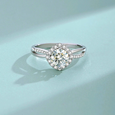 S925 Sterling Silber Moissanit Ring 1 Karat Zirkonia 4-Zacken Geteilter Schaft Halo Hochzeit Verlobungsring Für Damen Schmuck