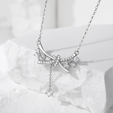 Collana con Nappa a Fiocco in Argento Sterling 925 Elegante Ciondolo con Intarsio di Zirconia Catena per Donna Regalo Gioielli Romantici