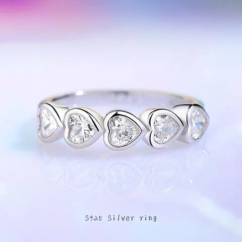 Lussuoso Anello in Argento Sterling 925 Con Zirconia a Cuore Eternity Band Per Donna Elegante e Raffinato Gioiello Impilabile