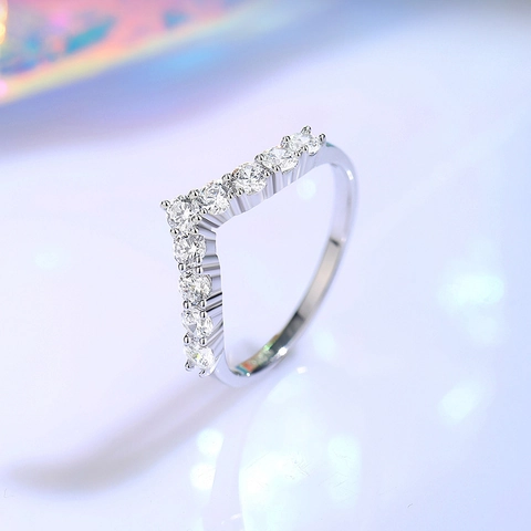 925 Sterling Silver V-Shaped Pave Moissanite Zirconia Ring For Women Elegant Minimalist Chevron Stackable Wedding Band Jewelry Gift