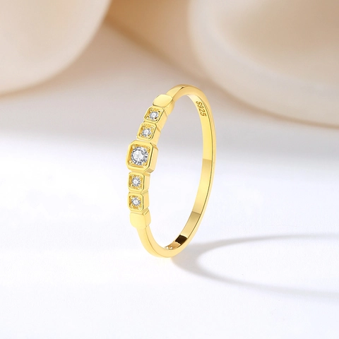S925 Sterlingsilber Quadratischer Geometrischer Ring 18K Vergoldet Zirkonia Eingelegter Fingerring Für Damen Alltagsschmuck
