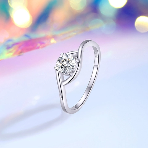 Minimalistische 925 Sterling Silber Moissanit Ring Rundschliff Zirkonia Vier Krallen Gedrehter Schaft Ring Für Damen Hochzeit Alltag Schmuck