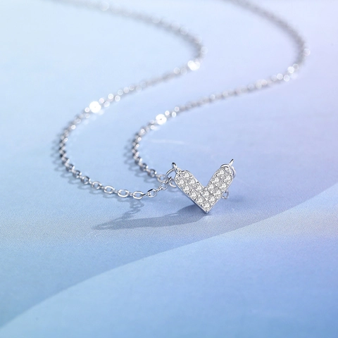 Collana con Ciondolo a Cuore in Argento Sterling 925 Forma a V Zirconia Minimalista Lusso Leggero Catena Clavicola Gioielli Donna