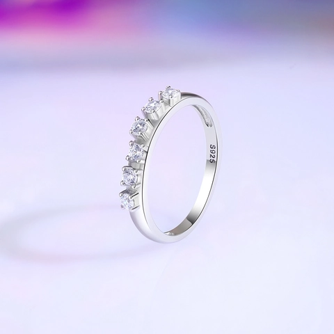 Anillo de Plata de Ley 925 con Diamantes en Fila para Mujer Chapado en Oro de 18K Zirconia Minimalista Joyería de Lujo