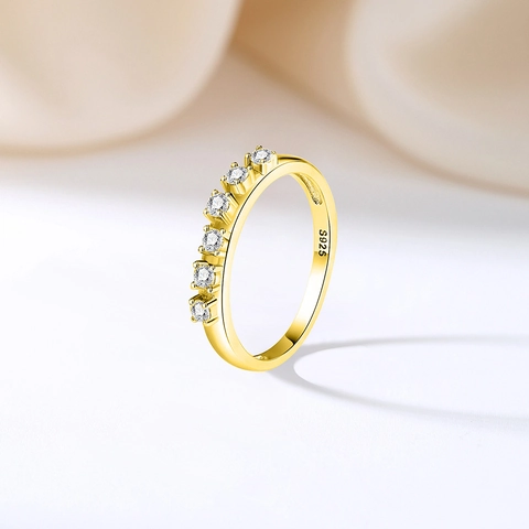 Anillo de Plata de Ley 925 con Diamantes en Fila para Mujer Chapado en Oro de 18K Zirconia Minimalista Joyería de Lujo