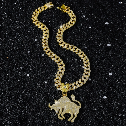 Collana con Pendente a Forma di Toro Hip Hop Iced Out in Lega con Strass Gioielli Animal Charm per Uomo Street Style Oro Argento