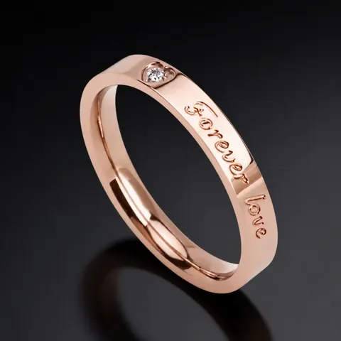 Bague Strass en Cuivre Minimaliste Style Ins Pour Femmes Couleur Or Rose Acier Or Coeur Forever Love Bague Gravée Bague Empilable Mince de Haute Qualité Cadeau de Bijoux de Main de Mode